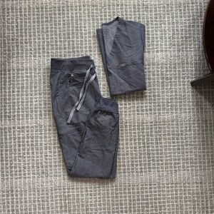 Figs Women's Charcoal Gray Jogger Scrub Pants and One-Pocket Scrub Top